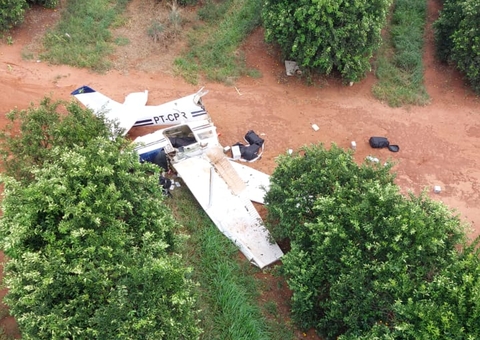 Força Aérea derruba avião com carga de cocaína que migrou ao Brasil; vídeo