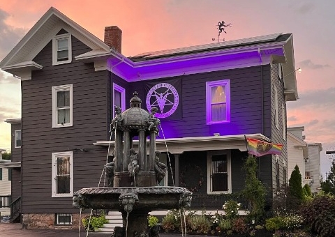 Bomba explode em Templo Satânico em Salem, cidade que teve caça às bruxas