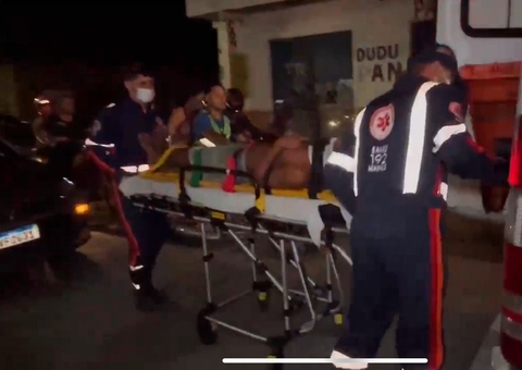 Homem é socorrido após ser espancado no Jorge Teixeira