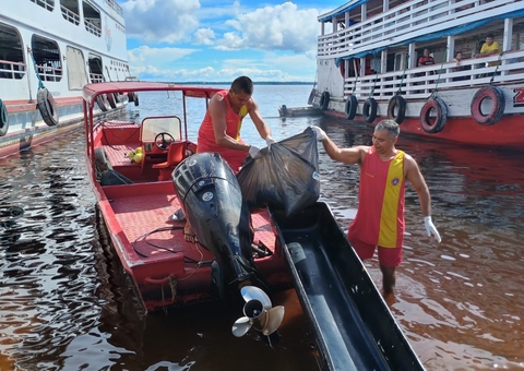 Homem morre após se desequilibrar em balsa e cair em rio no Porto de Manaus