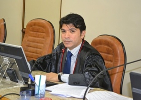 Juiz é afastado por suspeita de favorecer detentos em dezenas de processos