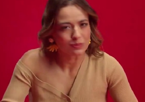 Beatriz faz sua primeira propaganda calada e público reage: 'genial'