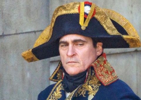 Ator de 'Succession' esculacha trabalho de Joaquin Phoenix em 'Napoleão': 'terrível'