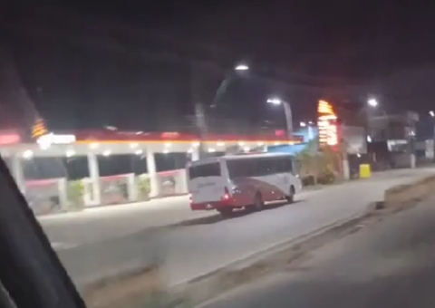 Vídeo mostra ônibus trafegando na contramão da Avenida Torquato Tapajós