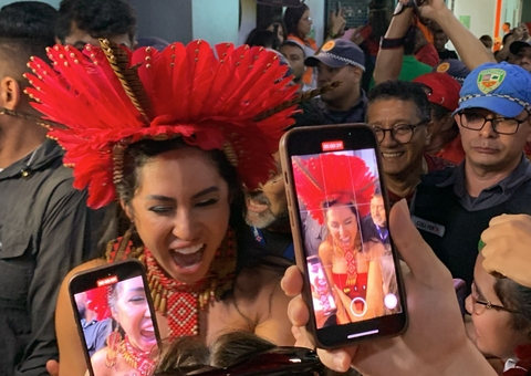 Carreata de Isabelle Nogueira segue para o Centro de Manaus; vídeos