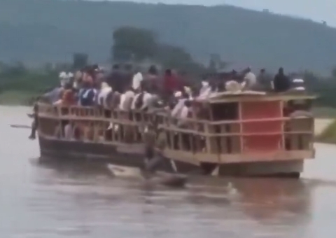 Barco com mais de 300 pessoas naufraga e deixa 58 mortos na África; vídeo