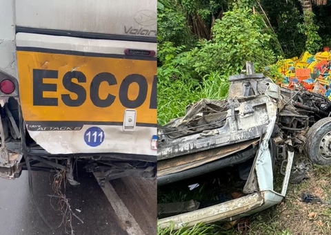 Grave acidente entre ônibus escolar e caminhão deixa BR-174 bloqueada; vídeo
