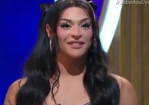 Pabllo Vittar revela ter ficado com jogador de futebol