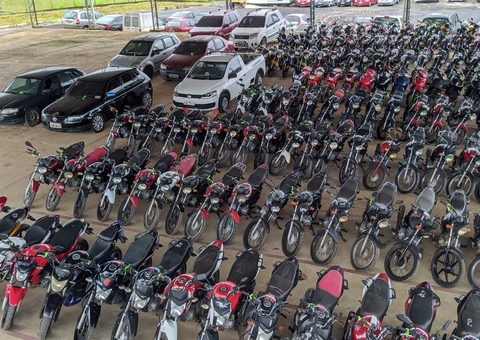 Com 200 veículos disponíveis, visitação para leilão do Detran-AM começa nes