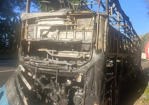 Passageiro fuma escondido e provoca incêndio em ônibus durante viagem