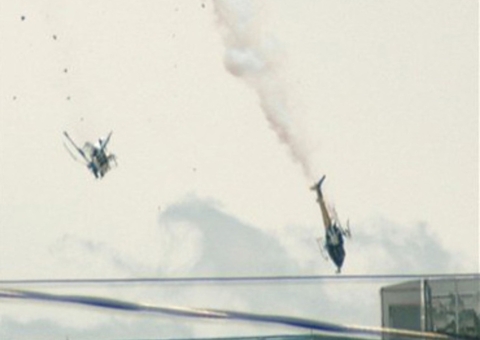 Vídeo mostra colisão entre helicópteros na Malásia; 10 morreram