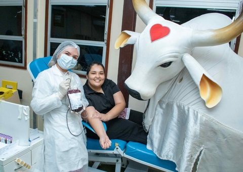 Garantido faz apresentação e visita pacientes do Hemoam  