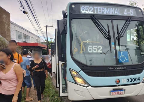 Criminosos tocam o terror em assalto a ônibus na Av. Rodrigo Otávio