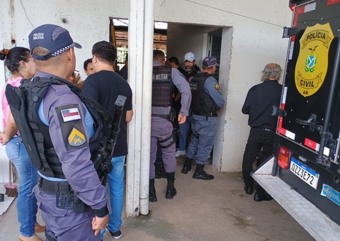 Banhada de sangue, mulher é encontrada morta dentro de galpão no Educandos