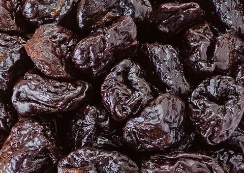 Além de ajudar o intestino, ameixa seca também combate osteoporose; saiba mais