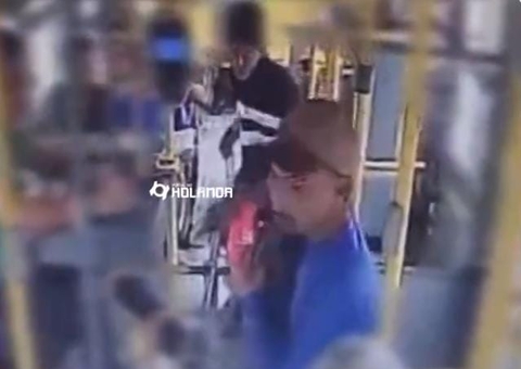 Câmeras registram assalto a ônibus em Manaus