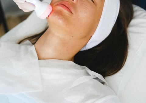 Saiba o que é 'Vampiro Facial', procedimento que causou infecção por HIV em mulheres