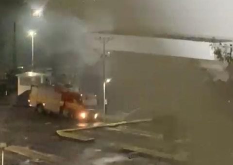 Bombeiros dão detalhes de incêndio no shopping Ponta Negra