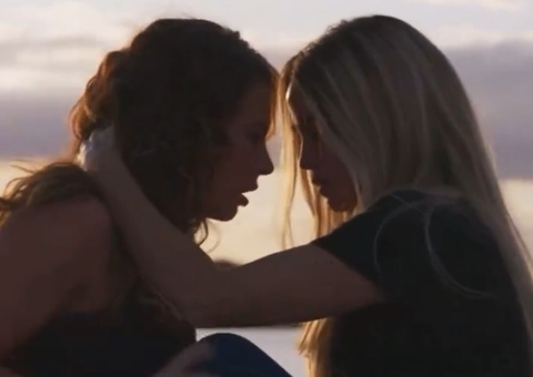 Vídeo: Paolla Oliveira protagoniza cenas quentes com Nanda Costa e agita web