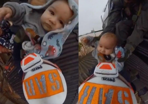 Vídeo mostra bebê sendo resgatado pelo telhado de casa