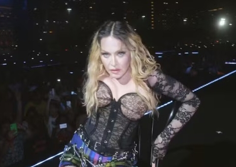 Tradutora da Globo rouba a cena em show de Madonna