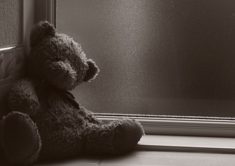 Menina de 9 anos escreve carta para mãe denunciando abusos do padrasto