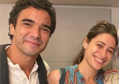 Casados, Caio Blat comenta beijo de Luisa Arraes e filho de Cássia Eller
