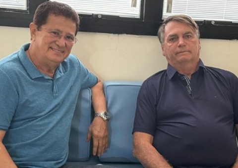 Bolsonaro deixa hospital em Manaus e segue para São Paulo