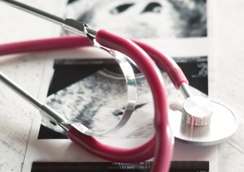 Mulher com gravidez de risco garante aborto para fazer tratamento de diálise em Manaus