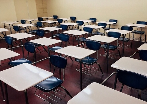 Comissão da Câmara aprova projeto de segurança nas escolas com 'botão do pânico'