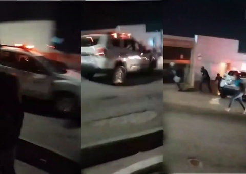 Vídeo mostra viatura da PM tentando atropelar alunos após protesto; veja