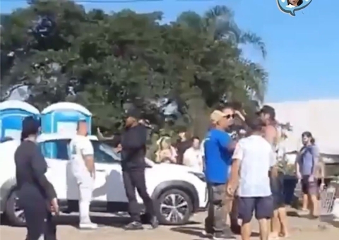 Ex-bbb Davi é hostilizado ao gravar vídeo da tragédia  no Rio Grande do Sul