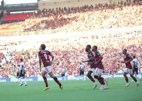 Vídeo: Flamengo abre placar contra Corinthians em jogo pelo Brasileirão