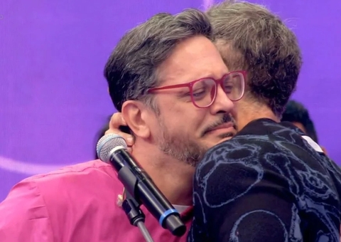 Lucio Mauro Filho chora ao recordar morte da mãe no Caldeirão com Mion