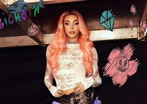 Pabllo mostra machucados após tombo em show e fãs brincam: "deu o sangue"