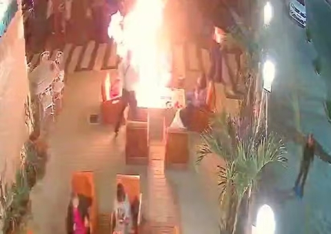 Lareira de restaurante explode e clientes sofrem queimadura; vídeo chocante