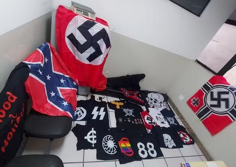 Homem é preso por vender objetos nazistas
