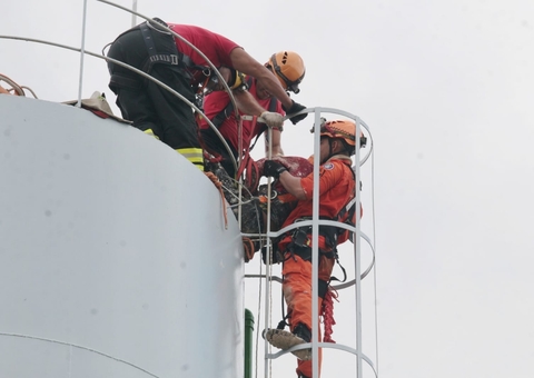 Vídeo mostra resgate de trabalhador após acidente em tanque d’água em Manaus