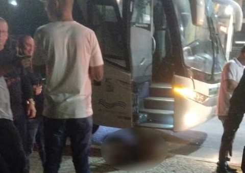 Bandido morre ao tentar assaltar ônibus sem saber que 28 PMs estavam a bordo