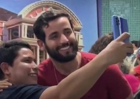 Matteus, do BBB 24, volta a Manaus para reencontrar Isabelle; vídeo