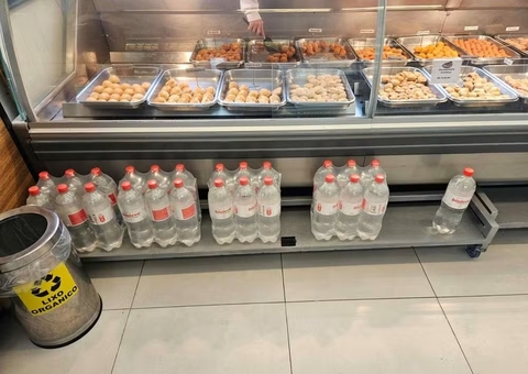 Galão de água é vendido a R$ 80 e lojas são autuadas durante enchente no RS