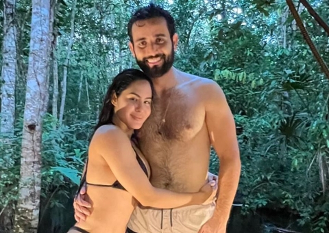 De volta a Manaus, Matteus curte banho de rio com Isabelle