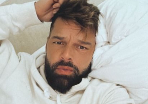 Fã que gastou milhões para ficar parecido com Ricky Martin se frustra com resultado