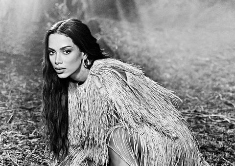 Anitta fala sobre intolerância religiosa à imprensa internacional