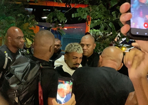 Flamengo desembarca em Manaus para confronto contra Amazonas FC; vídeo