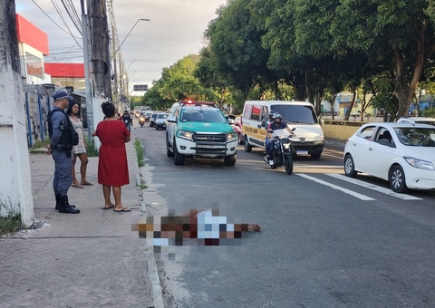 Atropelado, homem aguarda ambulância por quase 2 horas na Av. Brasil