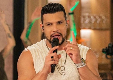 Israel Novaes xinga própria banda: ‘Músico é vagabundo’; veja vídeo