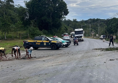 BR-174 é totalmente liberada após manifestação em Manaus