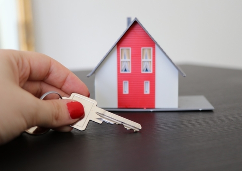 Com medo do futuro, geração Z começa a comprar imóveis