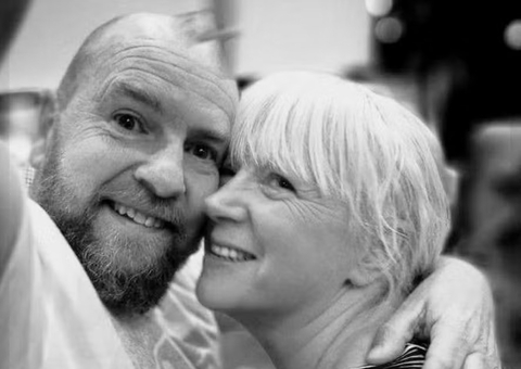  Mulher tem orgasmo intenso com o marido no banho e acaba perdendo a memória